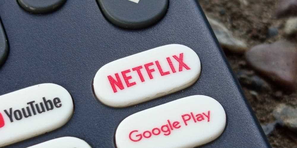 Netflix je na papíře nejlevnější za roky. Trh se přesto akcií zbavuje